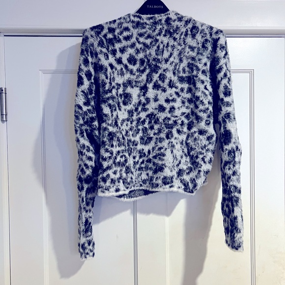 Ann Taylor Snow ⛄️🐆Leopard- L - Picture 3 of 6